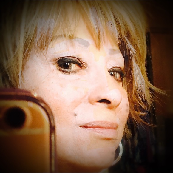 Meet your Posher, Lillian - Picture 2 of 3